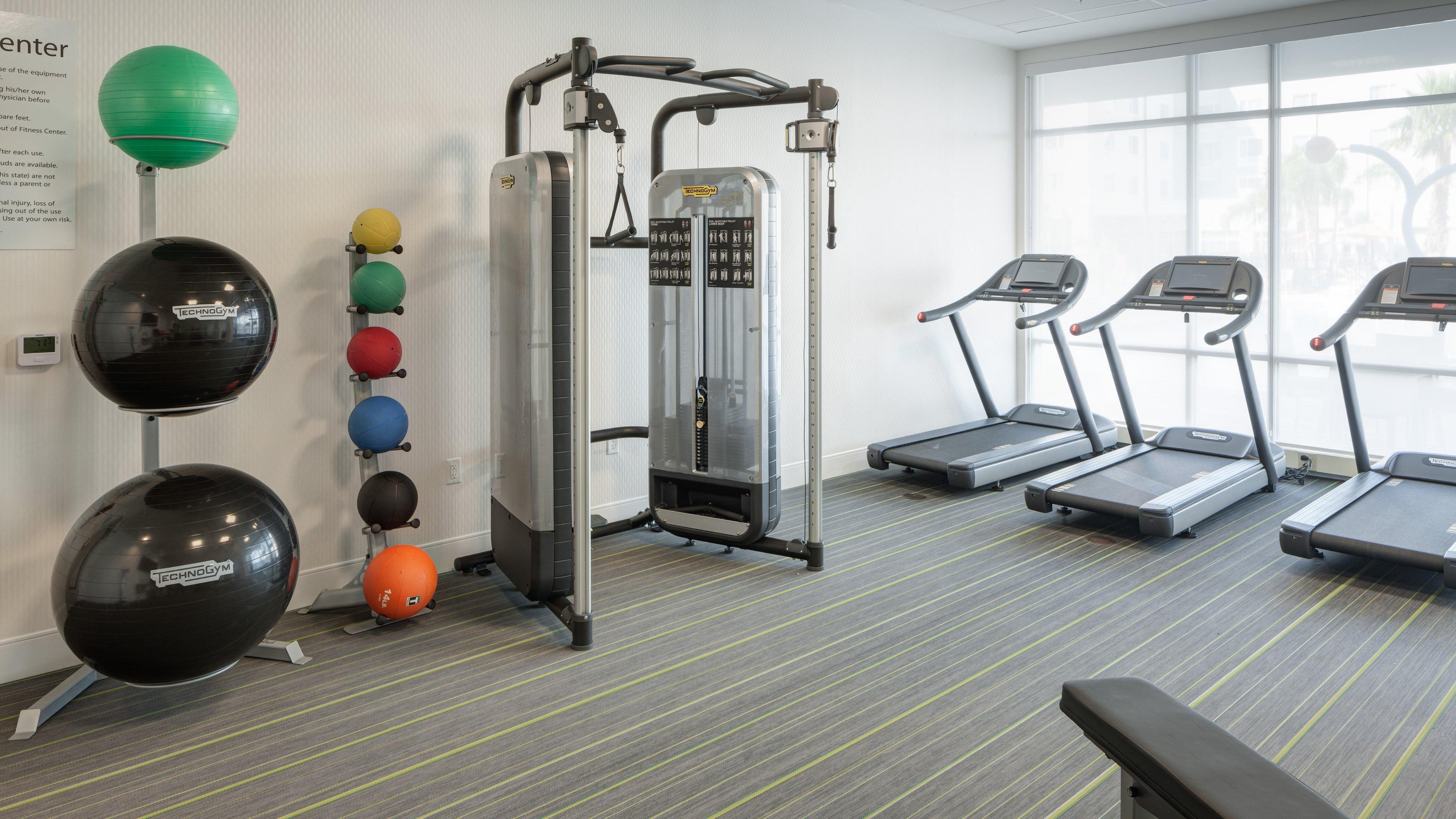 Williamsburg Holiday Inn Express & Suites - Orlando At Seaworld By Ihg מראה חיצוני תמונה