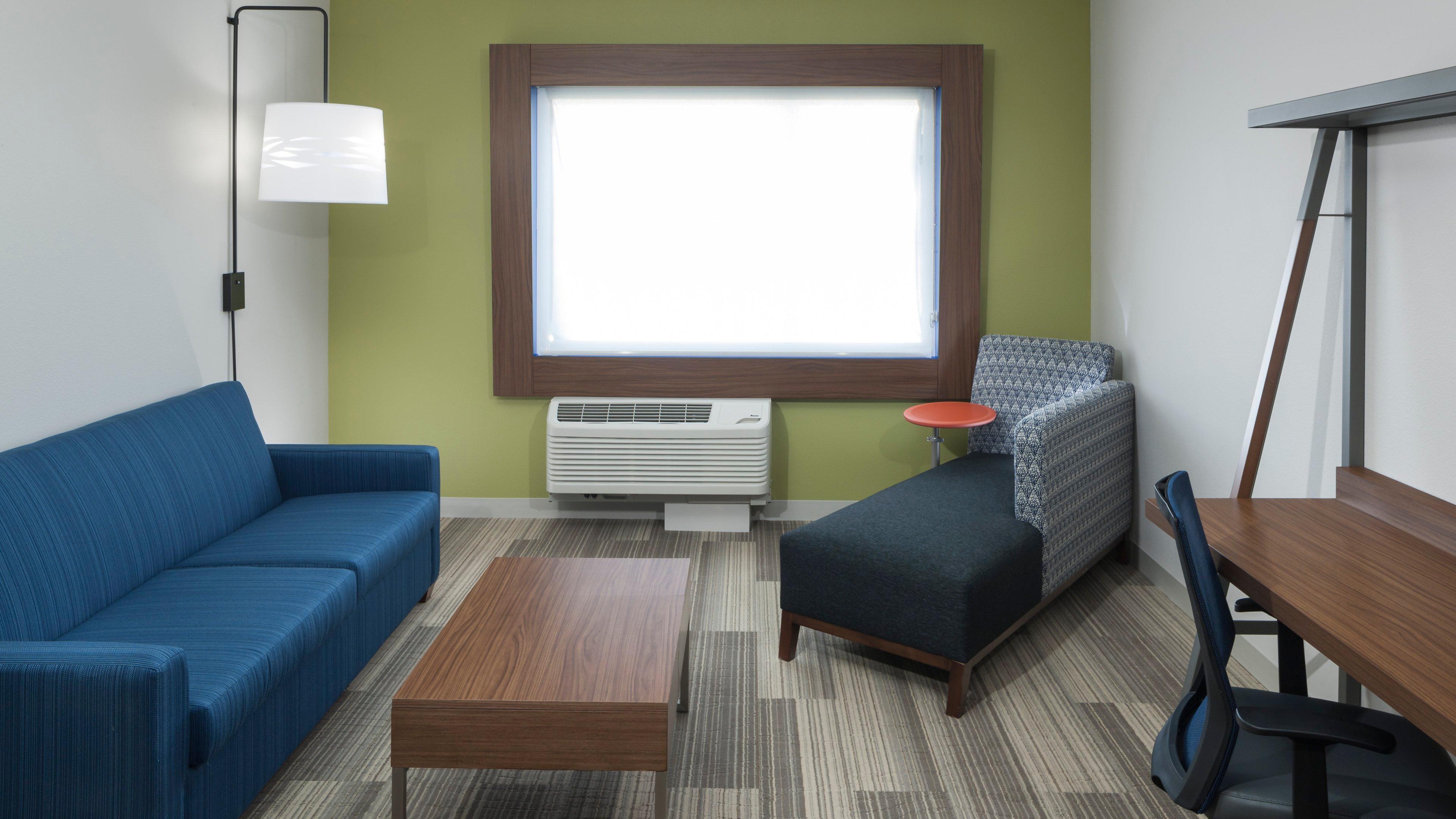 Williamsburg Holiday Inn Express & Suites - Orlando At Seaworld By Ihg מראה חיצוני תמונה